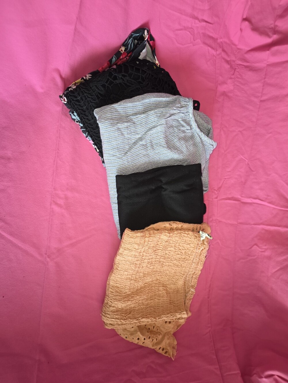 Women’s Size Small Clothing Bundle 4 Pieces Tops Casual (A31)